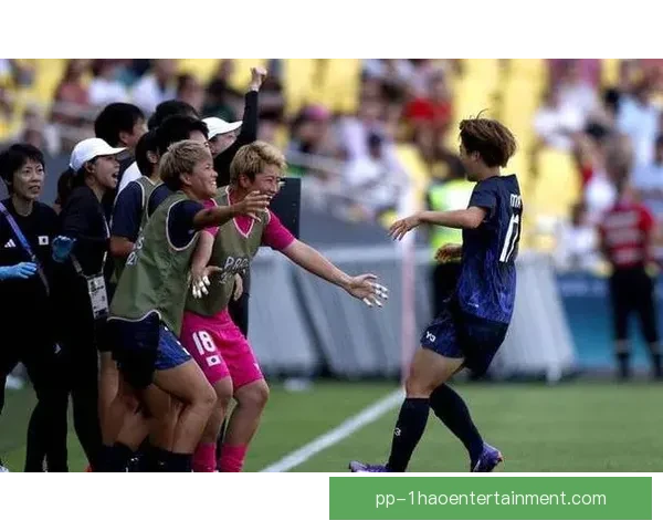 厄普斯正式加盟巴黎女足开启欧洲顶级联赛新篇章